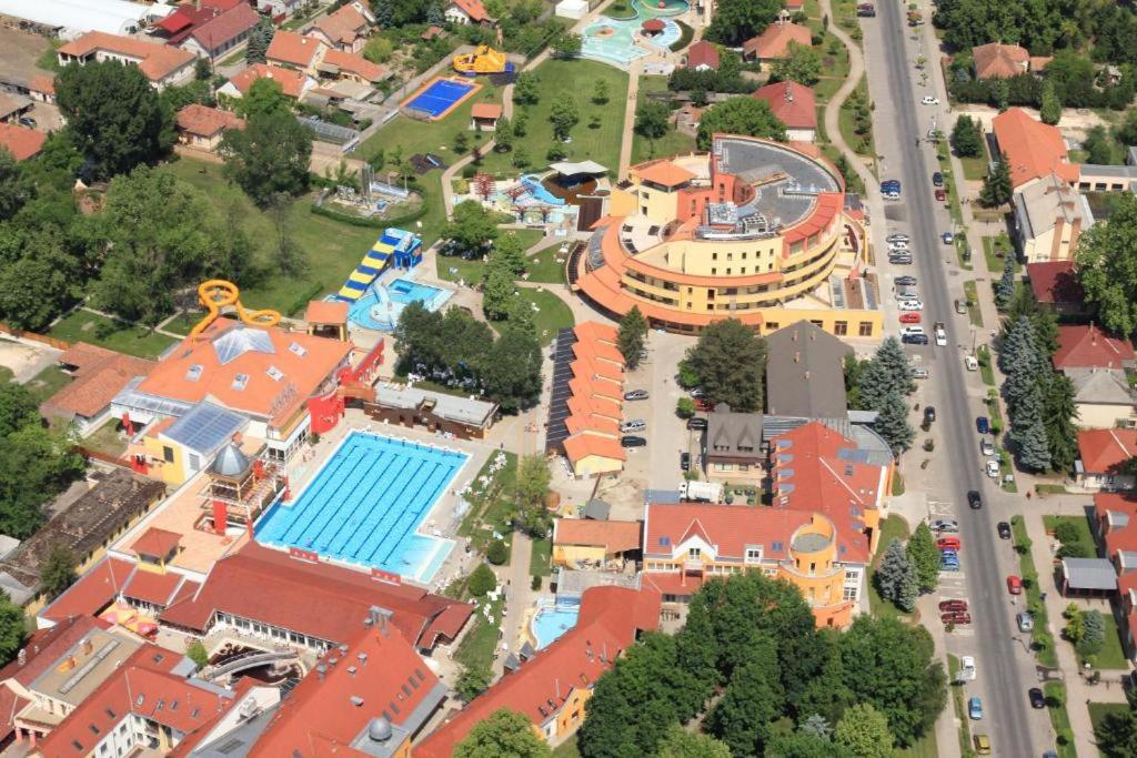 Morafeszek Vendeghaz Hotel Morahalom Exterior photo