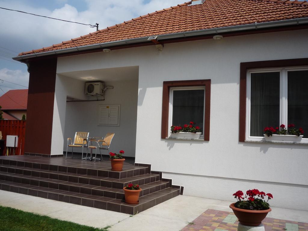 Morafeszek Vendeghaz Hotel Morahalom Exterior photo