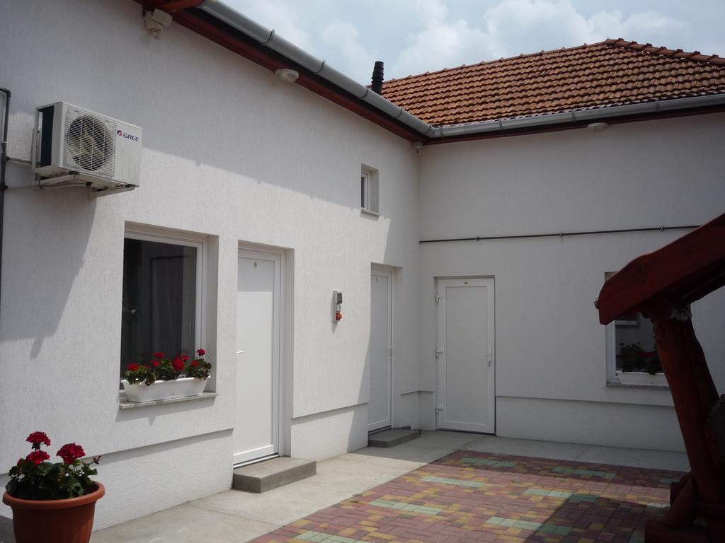 Morafeszek Vendeghaz Hotel Morahalom Exterior photo